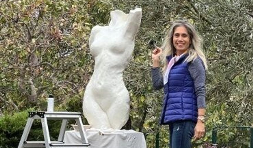 Damla Güdemez’in yeni kişisel sergisi: 'Yansımalar'