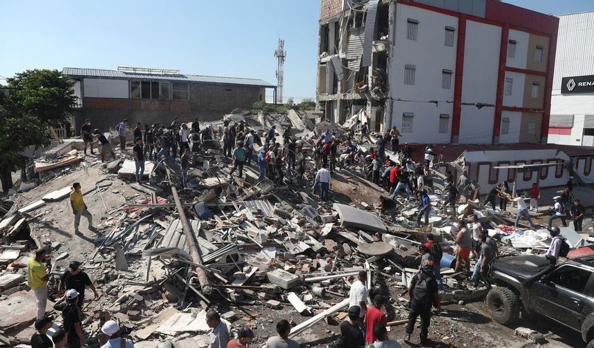 Kolombiya'yı yıkan 7,4'lük deprem! Bilanço ağırlaşıyor: Ölü sayısı kaça çıktı?
