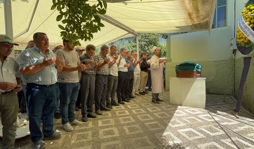Kıbrıs Gazisi Ahmet Bacınak İzmir’de son yolculuğuna uğurlandı