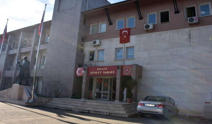 Engelli çocuğunu zincirledi!