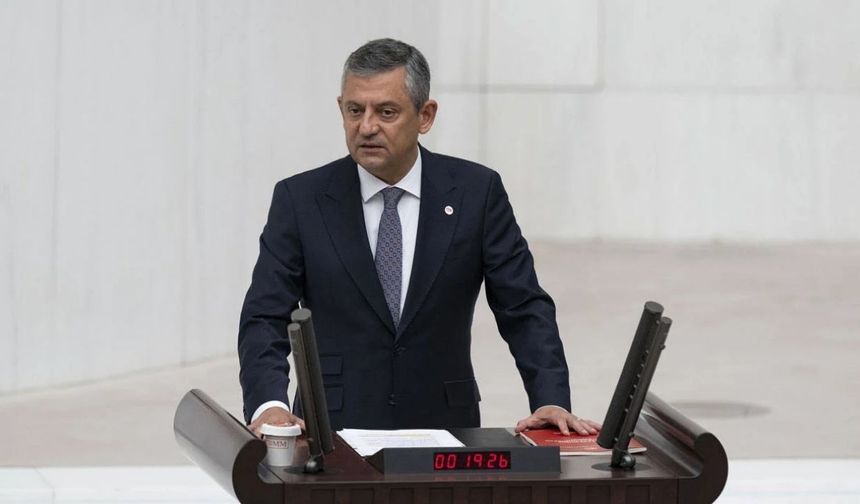 Özel’den ‘çerçeve yasa’ çıkışı: Cumhuriyet’e bağlılık korkuyla değil, eşitlikle güçlenir
