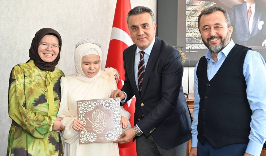 Görme engelli Denizlili öğrenci hafızlığını tamamladı