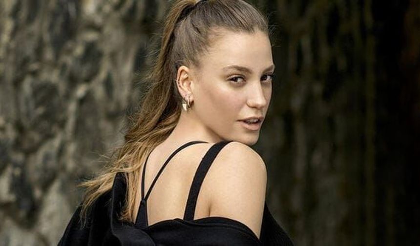 Serenay Sarıkaya Paris'te podyuma çıktı