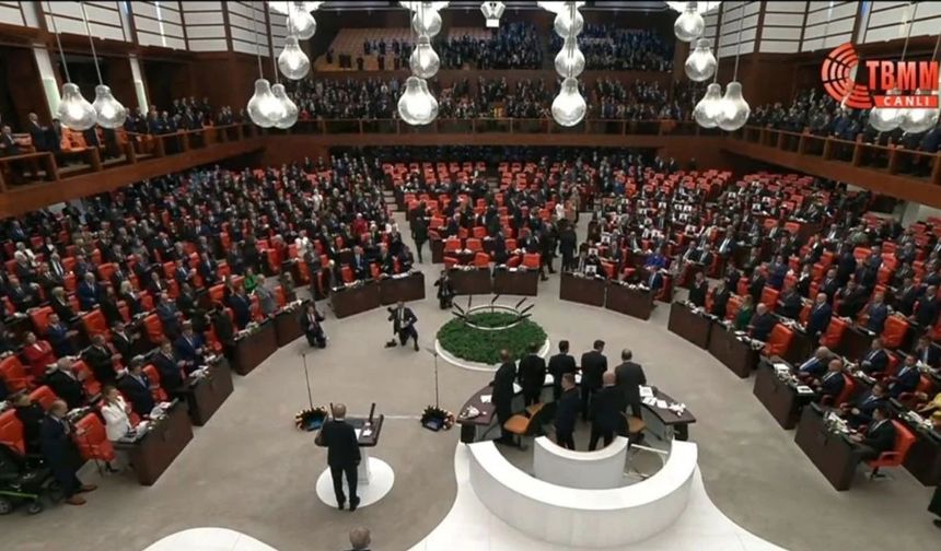 TBMM'de Erdoğan protestosu! YENİ Partili vekiller salonu terk etti
