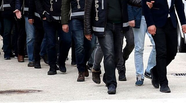 İzmir merkezli FETÖ operasyonunda sözde emniyet sorumlusu gözaltında