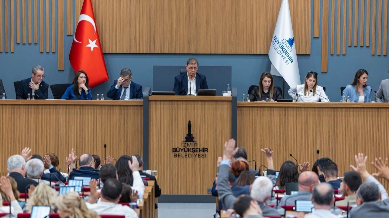 İZBB Meclisinde 38 milyon avroluk kredi imza birliği ile onay aldı: İzmir'e büyük yatırımlar kapıda!