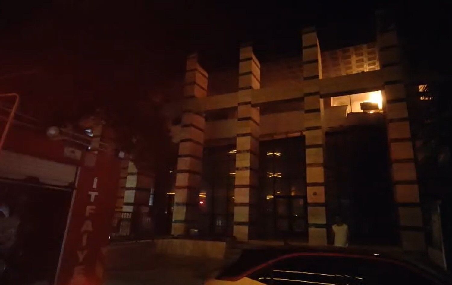 Kuşadası Ptt Yangın 2