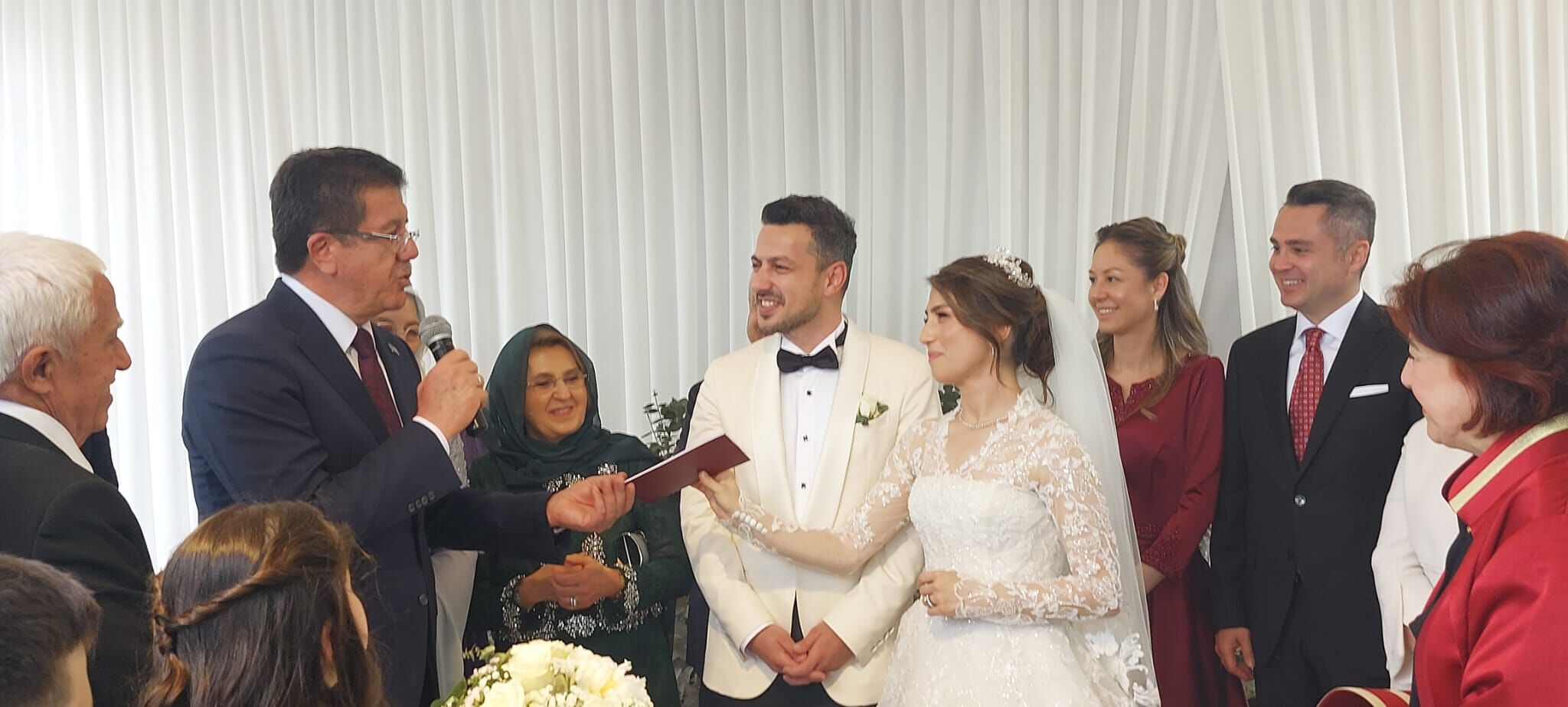 Denizli’de dikkat çeken nikâh! 41 şahit aynı anda sahneye çıktı-2