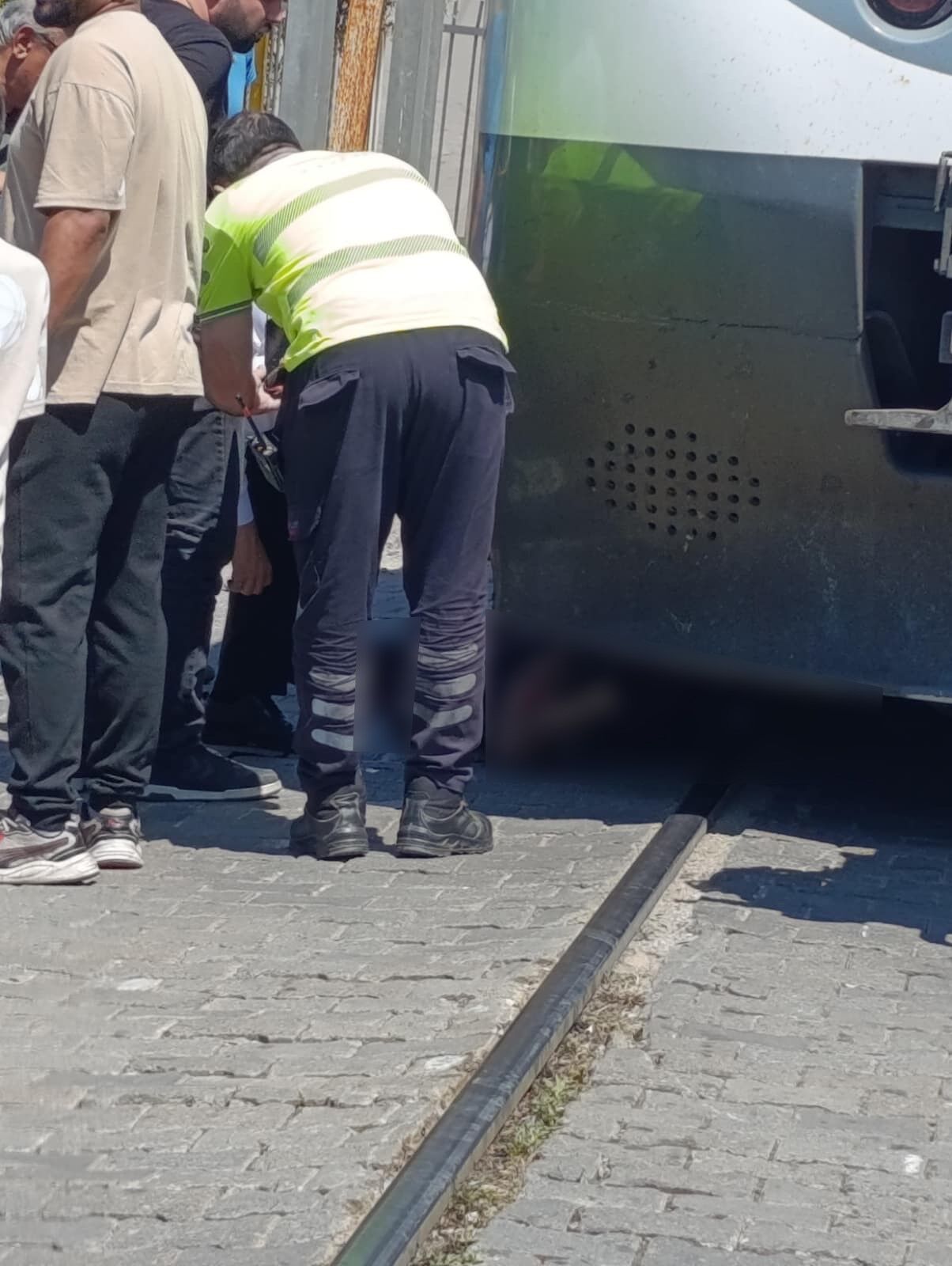 79 Yaşındaki Adam Trenin Altında Kaldı! (1)