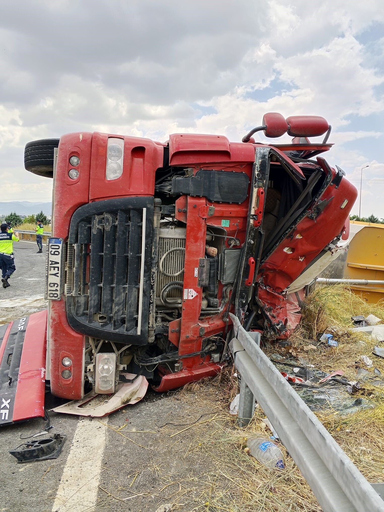 Aydın'da Feci Kaza Tır Devrildi (4)