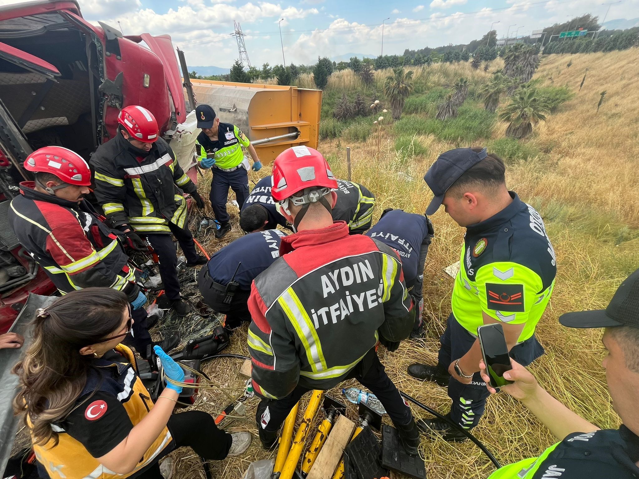 Aydın'da Feci Kaza Tır Devrildi (5)