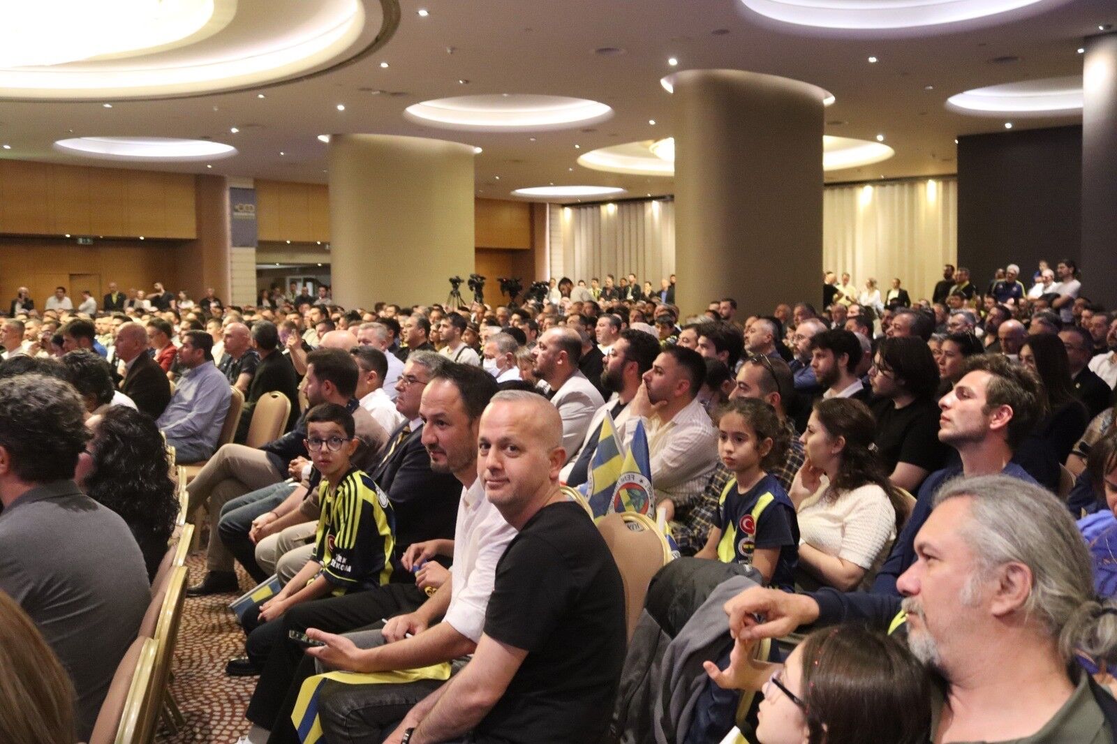 Fenerbahçeliler Ve Aziz Yıldırım İzmir'de Buluştu (4)