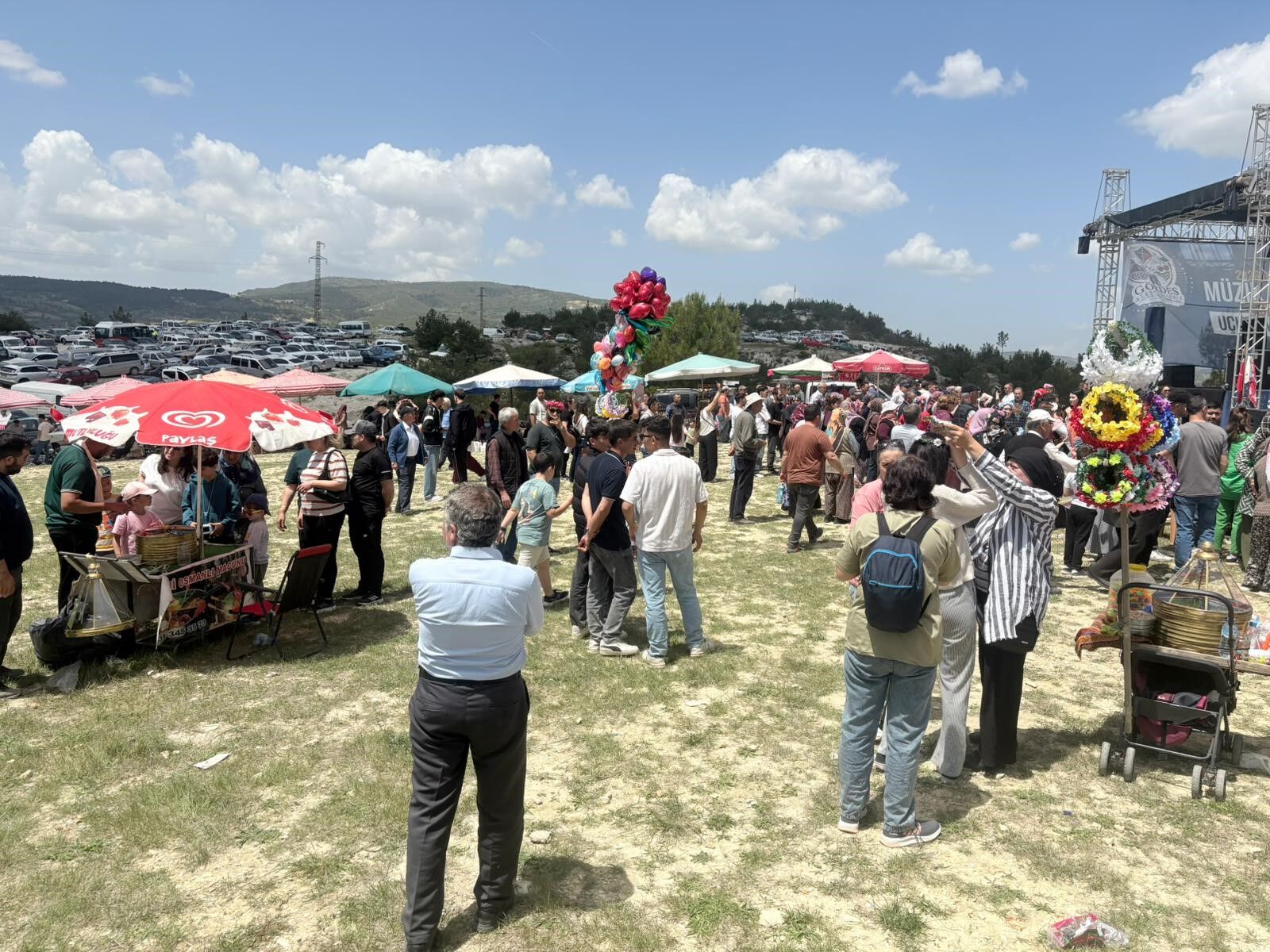 Manisa’da Uçurtma Şenliği Gökyüzünü Renklendirdi! 2