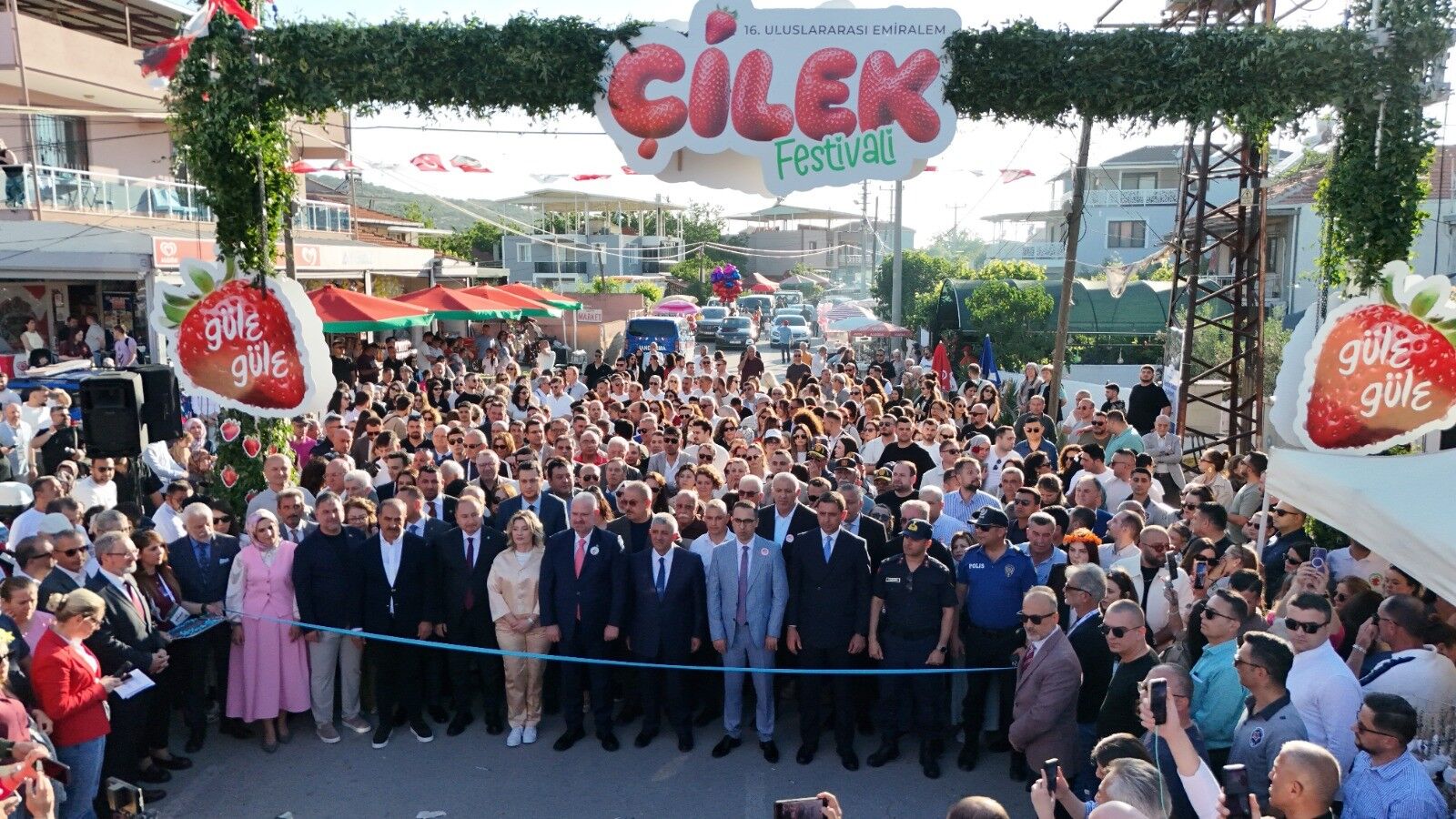 Menemen’de Çilek Kokulu Açılış Uluslar Arası Emiralem Çilek Festivali (3)