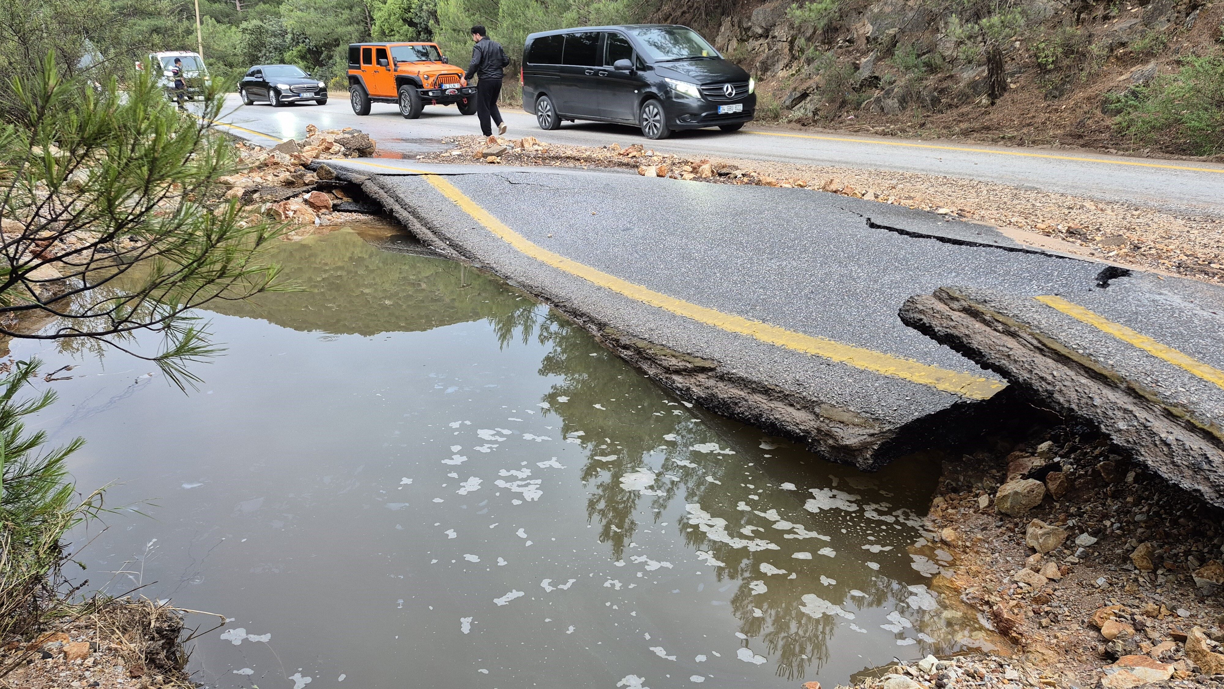 Muğla’da Yol Adeta Kırıldı! (5)
