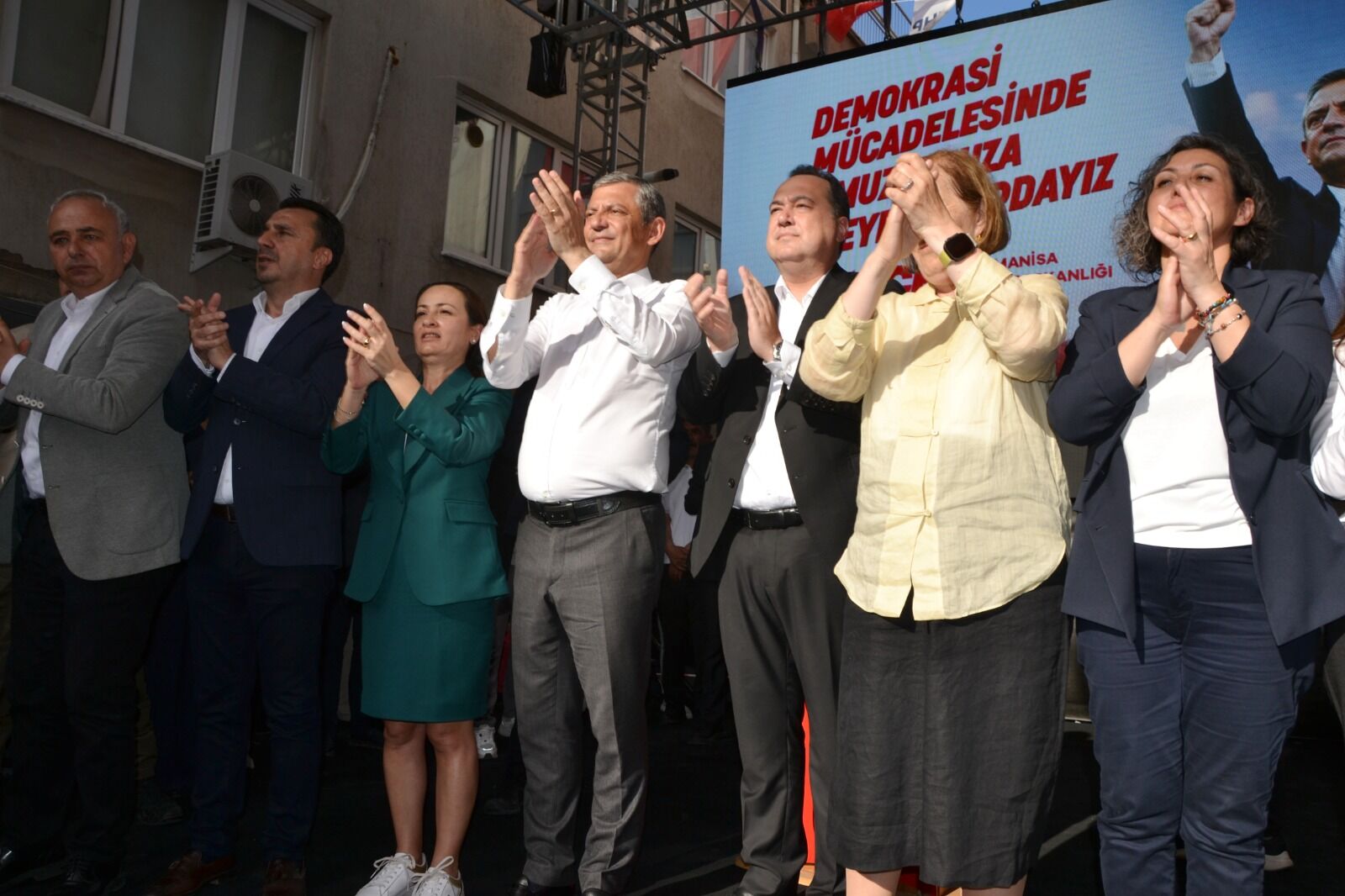 Özel Manisa'dan Seslendi Elimizi Sıkmayanlar Saray Rejimi Ile Anlaştı 3