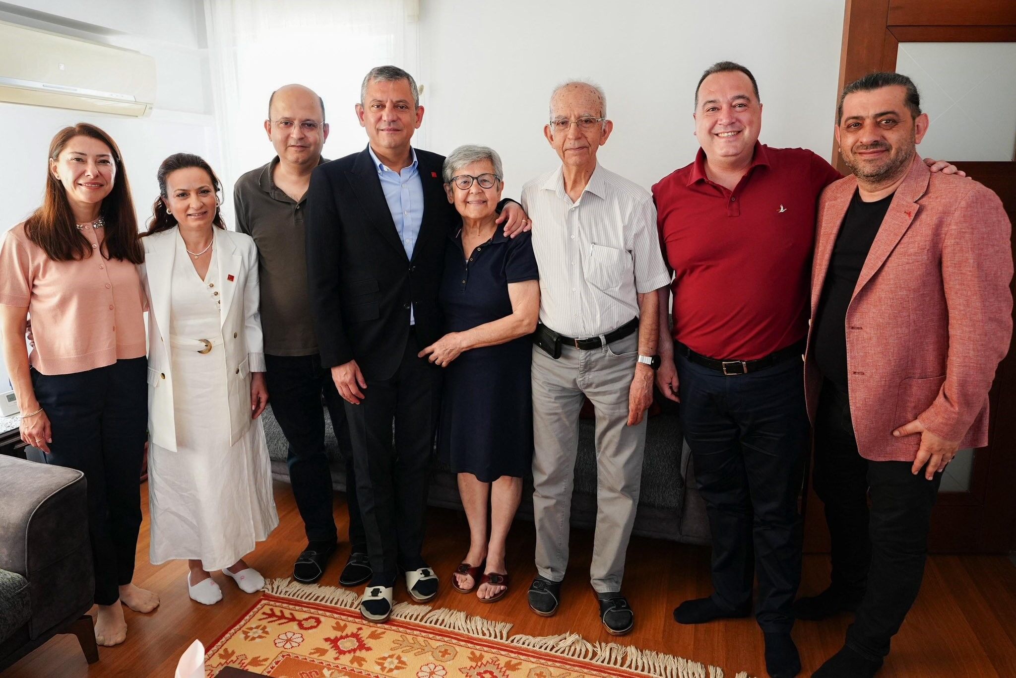 Özgür Özel'den Manisa'da Duygu Dolu Ziyaretler 3