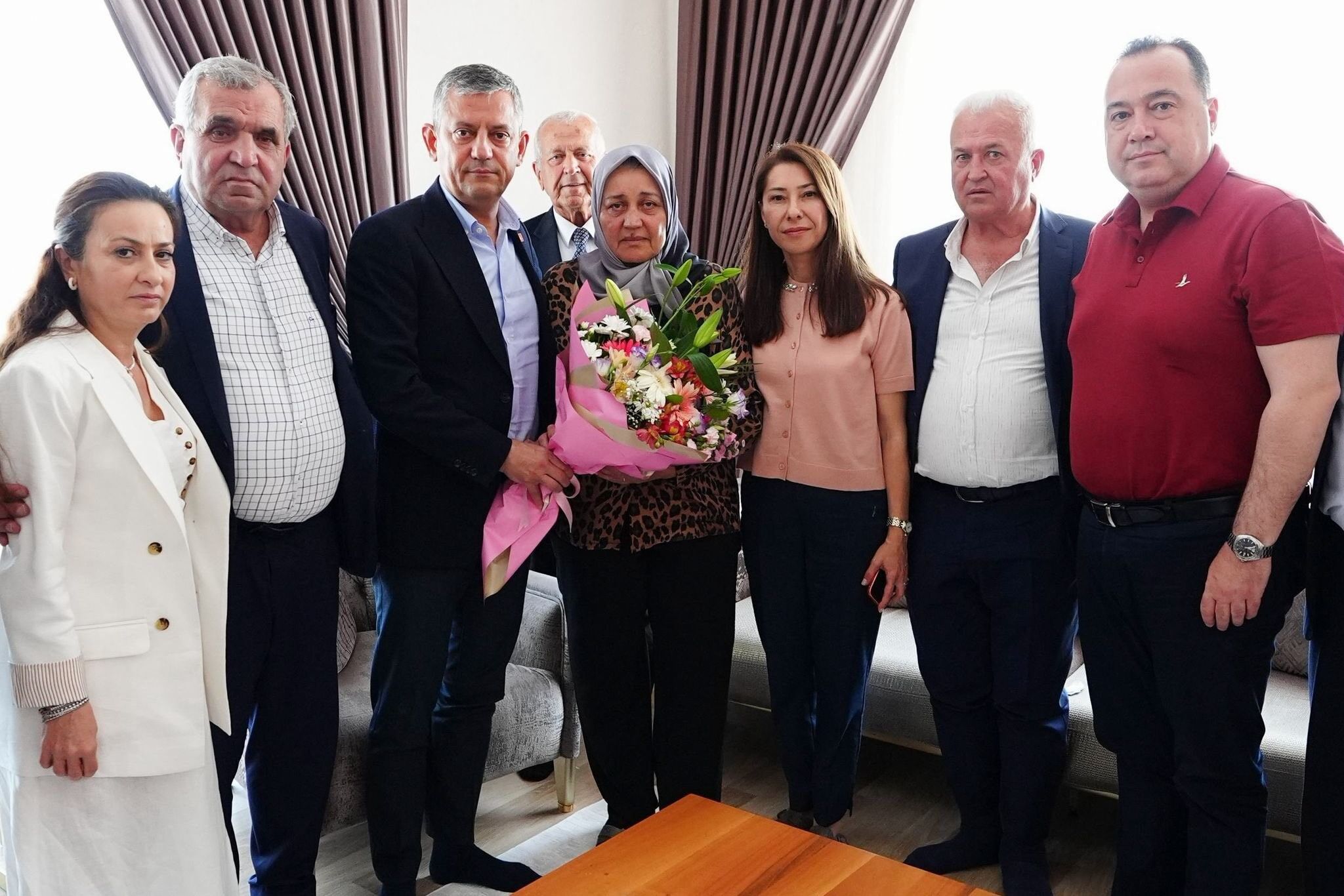 Özgür Özel'den Manisa'da Duygu Dolu Ziyaretler