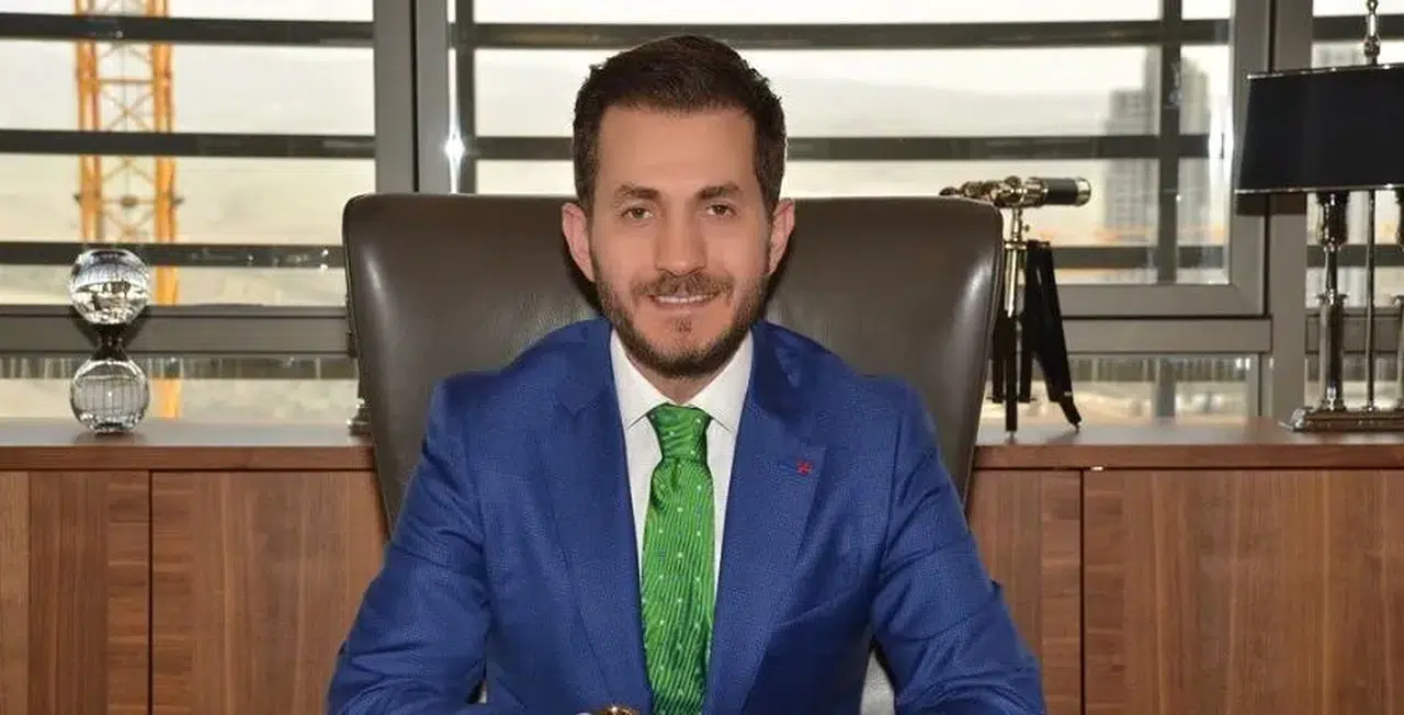 Özgür Pekerr