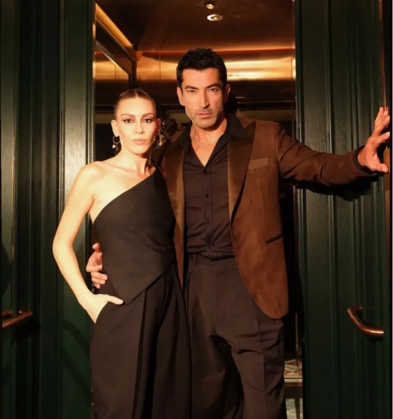 Sinem Kobal Ve Kenan İmirzalıoğlu Kızlarının Yüzünü Ilk Kez Gösterdi! 3