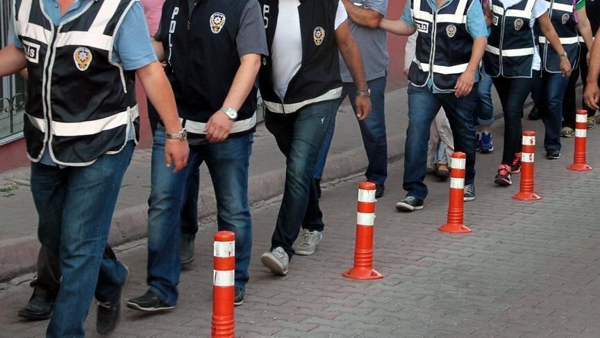 İzmir merkezli FETÖ operasyonunda sözde emniyet sorumlusu gözaltında-1