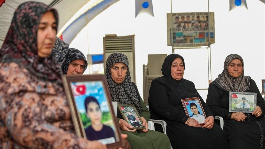 Diyarbakır anneleri, Anneler Günü'nde evlatlarından gelecek müjdeli haberi bekliyor-1