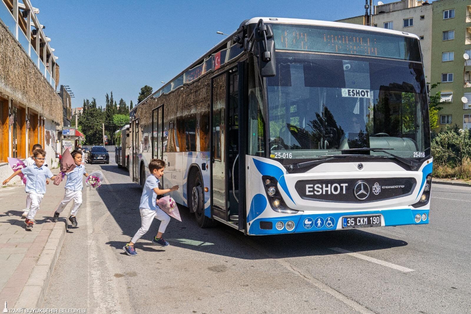 Zerrin Kaptan’a Dördüzlerinden Anneler Günü Sürprizi 4