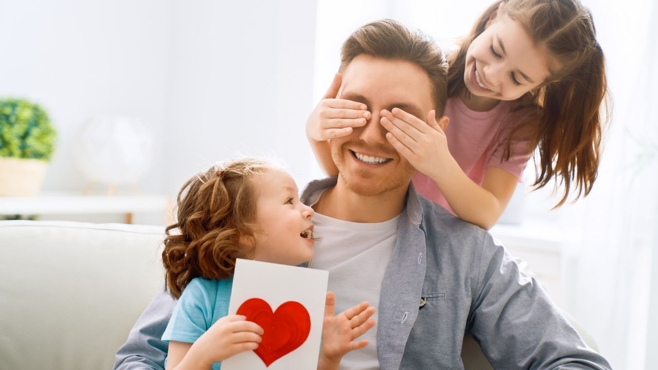 Milyonlarca aile bugün gizli kahramanlarını onurlandırırken, 21 Haziran Babalar Günü'nün ardındaki bir evladın başlattığı tarihi ve duygusal hikaye herkesi derin bir minnette buluşturuyor.