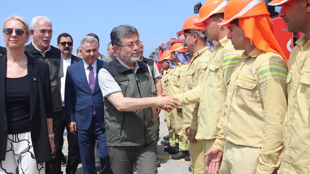 Bakan Yumaklı, 2026'da devreye alınan yapay zeka destekli risk haritası ve genişleyen hava filosuyla orman yangınlarına karşı alınan yeni önlemleri açıkladı.
