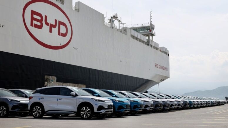 Türkiye hamlesini erteleyip rotayı Macaristan'a çeviren elektrikli araç devi BYD, yeni fabrika inşaatındaki zehirli toprak iddiaları nedeniyle polis soruşturmasıyla karşı karşıya.