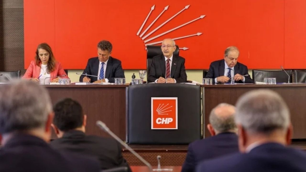 CHP içerisindeki krizde yeni perde açıldı. Yargıtay, ihraç istemiyle disipline sevk edilen 9 milletvekilinin parti üyeliğini sildi. Ana muhalefetin vekil sayısı 129’a kadar geriledi.