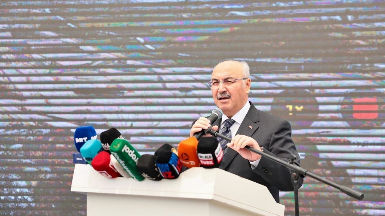 Denizli’nin sanayi geleceğine yön vermesi hedeflenen Denizli Makina İhtisas Organize Sanayi Bölgesi’nde (DEMİOSB), yatırımcılar için hazırlanan sanayi parselleri ile tedarikçi firmalara yönelik ticari alanların tanıtımı gerçekleştirildi.
