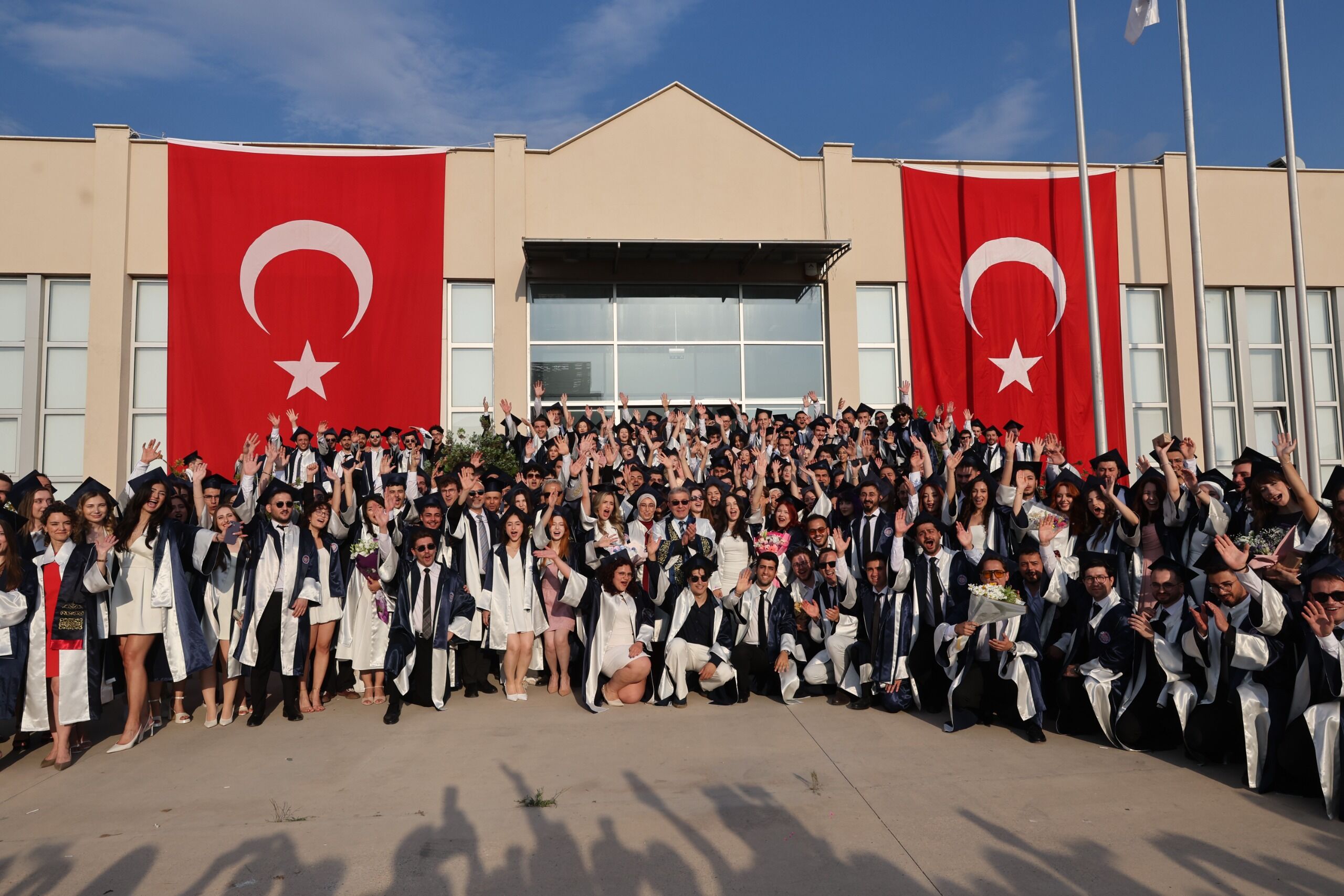 Deü Tip Fakültesi̇'nde 48. Dönem Mezuni̇yet Coşkusu Yaşandi (3)