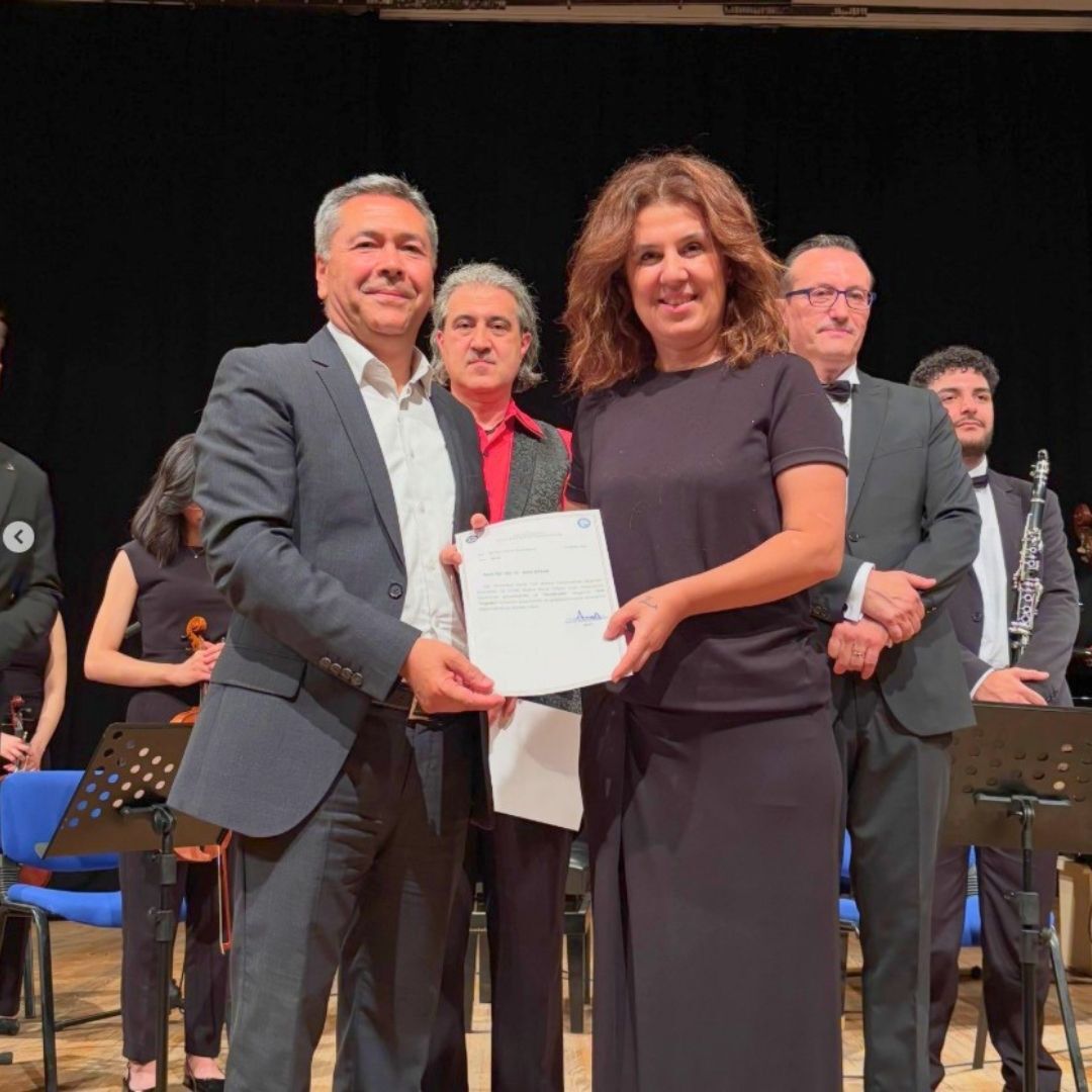 Ege Üniversitesi, dünya çapında akademisyen ve sanatçıları İzmir'de buluşturdu. Akdeniz müziği, dans kültürü ve dijital performanslar disiplinlerarası bakışla masaya yatırılıyor.