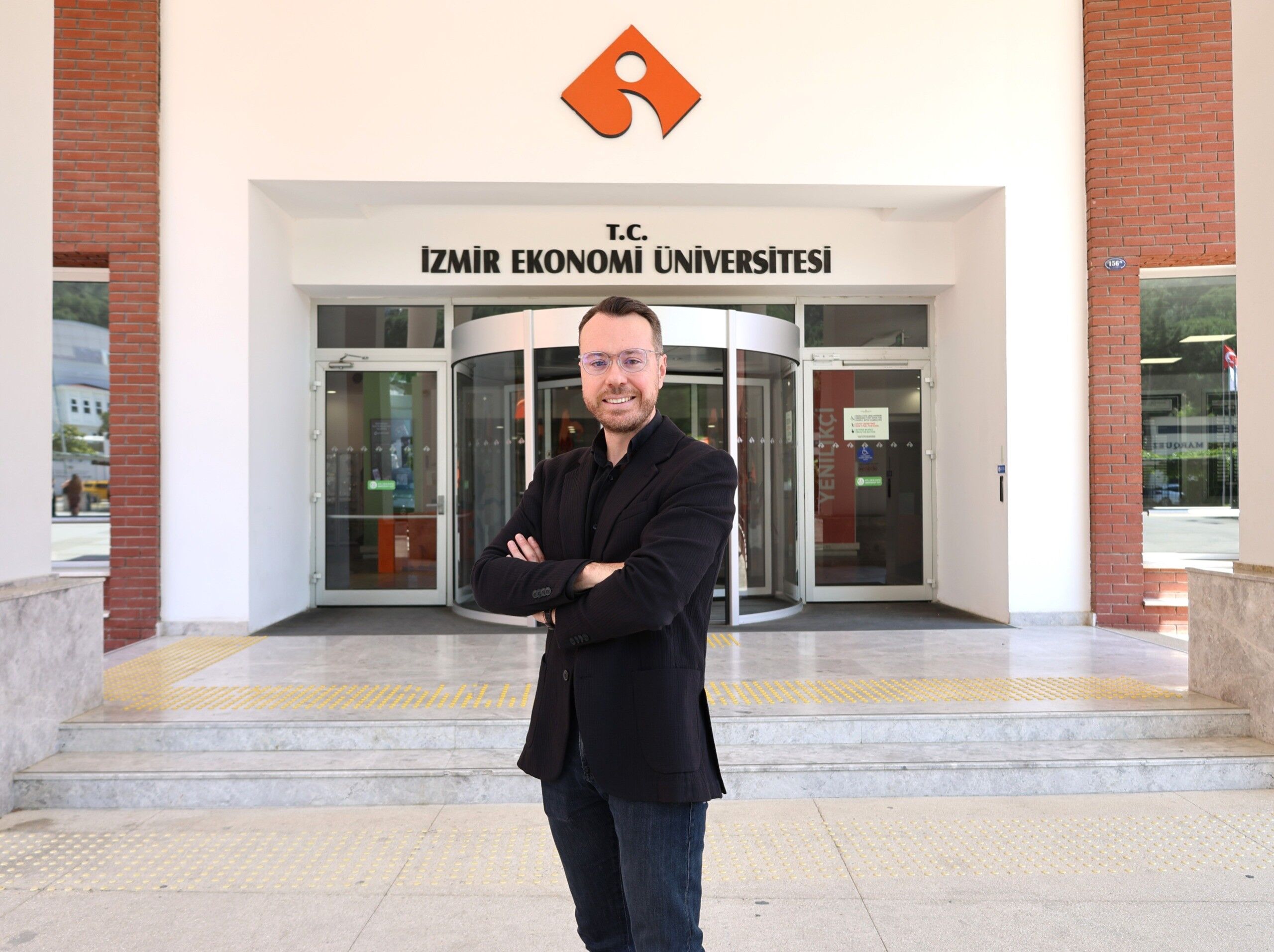 Ekonomi Üniversitesi 1