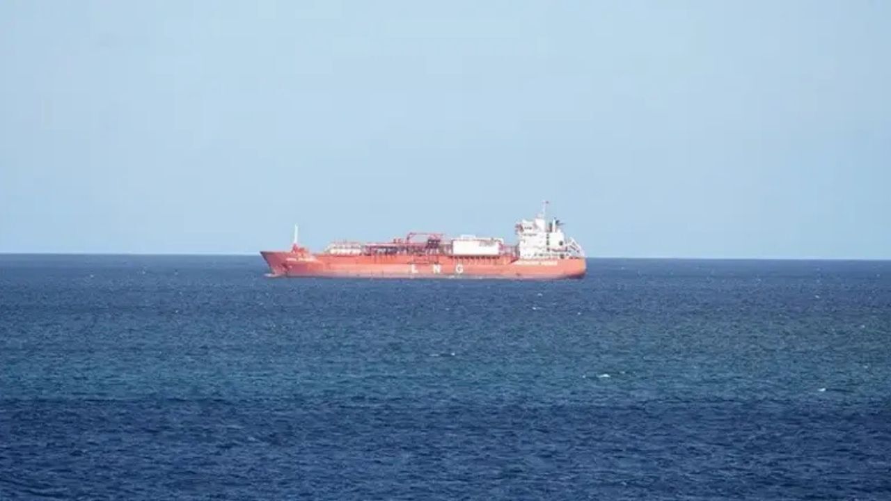 İslamabad Mutabakatı ihlal edilince İran kritik petrol koridoru Hürmüz Boğazını gemi trafiğine kapattı. ABD ve İsrail hattında askeri hareketlilik tırmanıyor, diplomasi hızlandı.