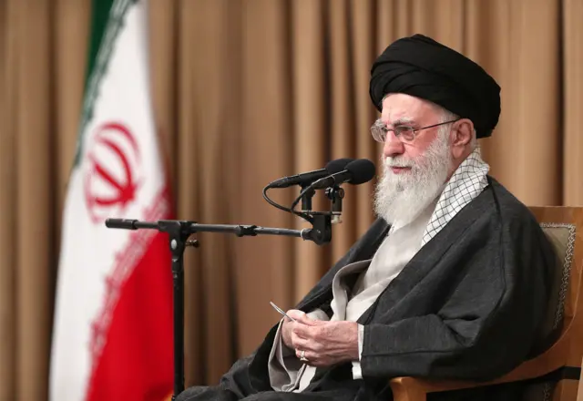 İran, eski lideri Hamaney'in cenaze töreni nedeniyle Tahran ve Meşhed'deki havalimanlarında uçuşları kısıtlıyor. Bazı günler havalimanları tamamen yolcu trafiğine kapatılacak.