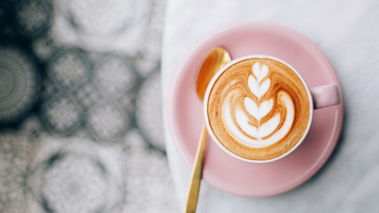 Güney Kore'de "Tank Günü" kampanyasıyla Gwangju Katliamı'nı anımsatan Starbucks, boykot dalgası sonrası CEO'sunu görevden aldı. Şirket tüm mağazalarını kapatıp eğitime başlıyor.