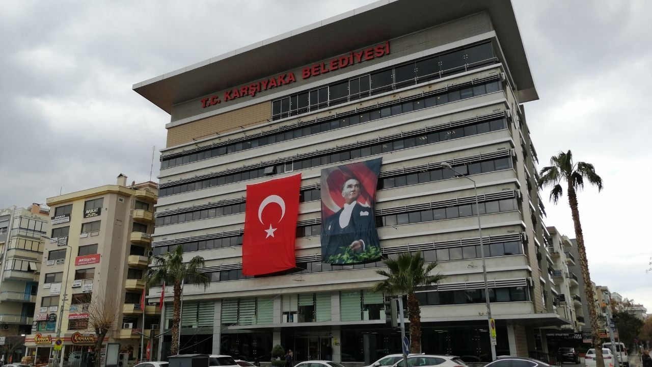 Karşıyaka Belediyesi ile Tüm Bel-Sen arasında aylardır süren toplu iş sözleşmesi (TİS) görüşmeleri anlaşmayla sonuçlandı. 400 memuru kapsayan sözleşmede sosyal denge tazminatı 26 bin 920 TL olarak belirlendi.
