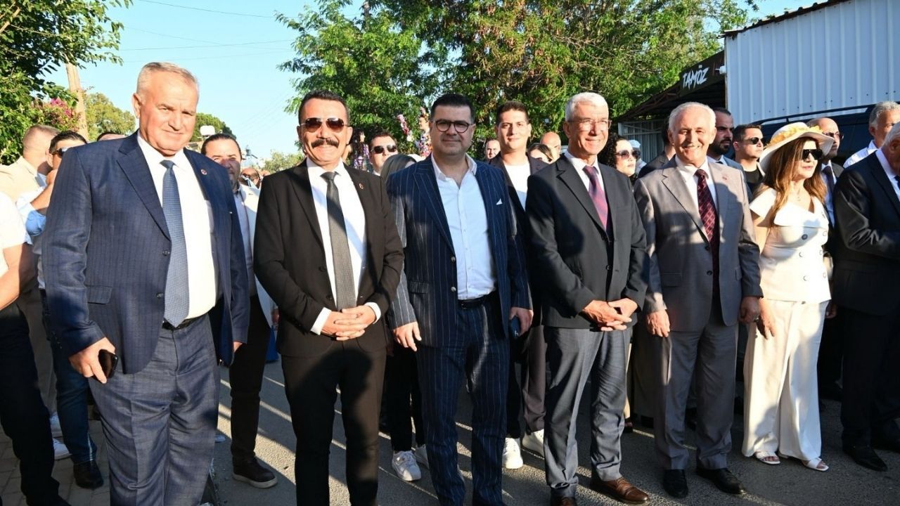 Manisa Büyükşehir Belediyesi, Kıbrıs'taki 48. Güzelyurt Portakal Festivali'ne katılarak kardeş şehir bağlarını güçlendirdi ve yeni projeler için stratejik adımlar attı.