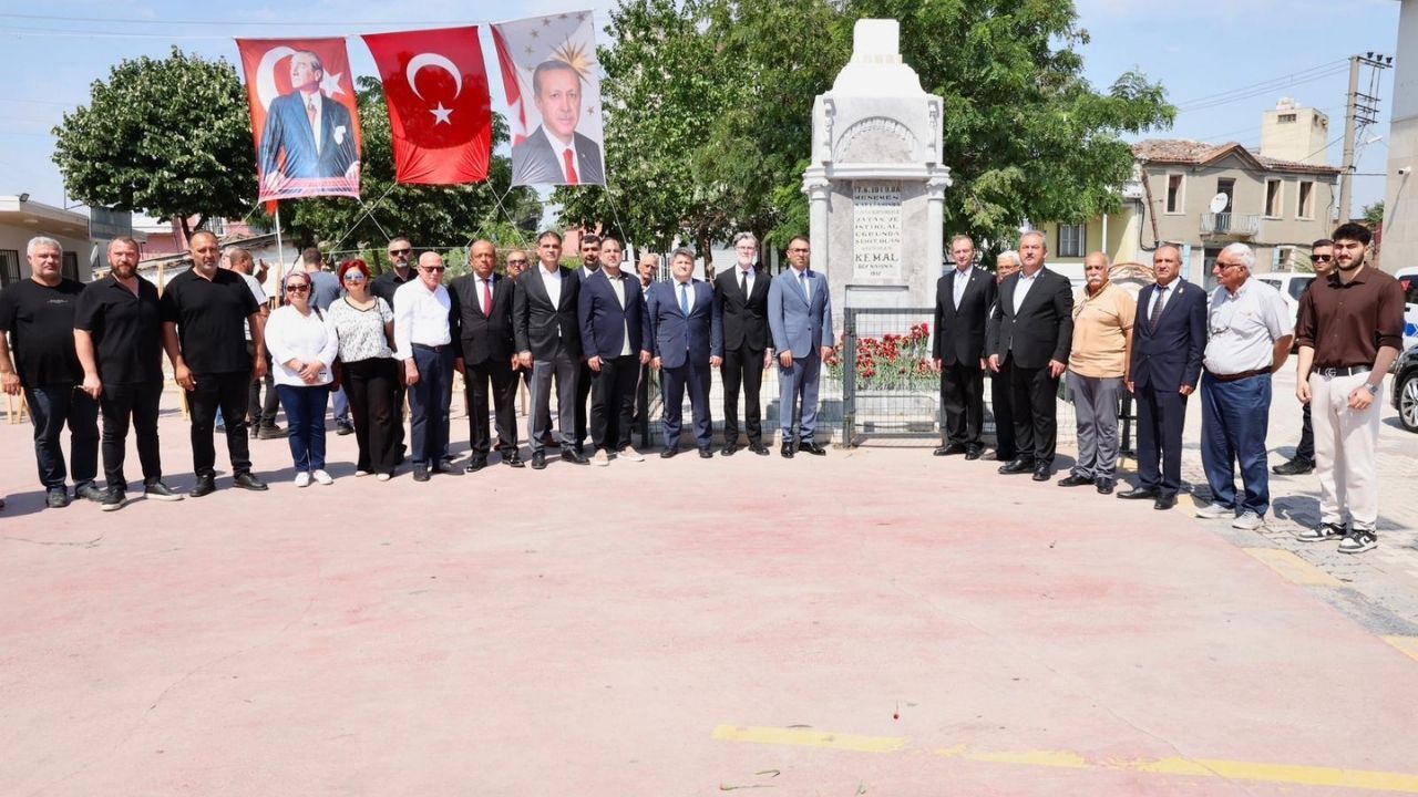 Kurtuluş Savaşı döneminde Menemen'de katledilen Kaymakam Kemal Bey ve 929 şehit, acı dolu işgal yıllarının 107. yıl dönümünde anıtı başında dualarla yad edildi.