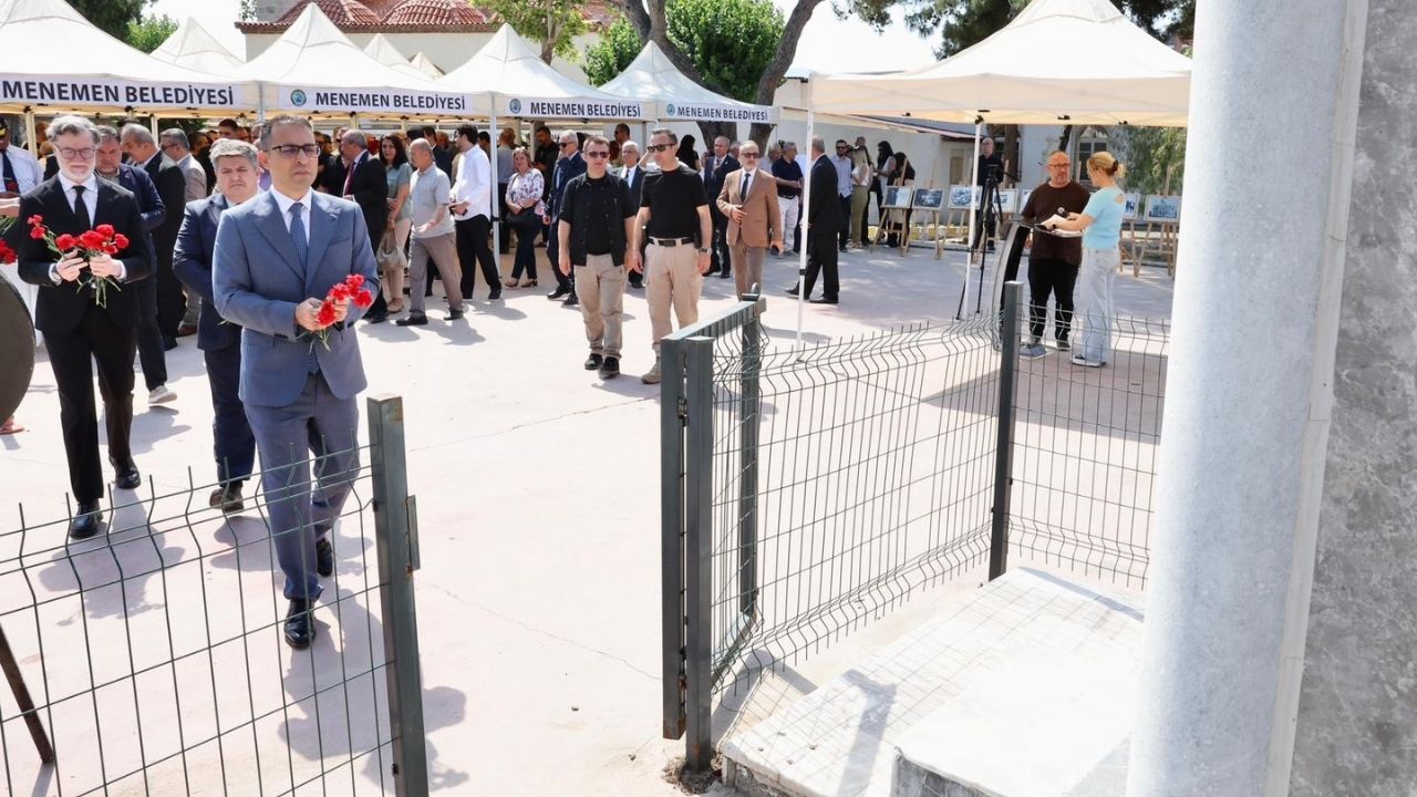 Kurtuluş Savaşı döneminde Menemen'de katledilen Kaymakam Kemal Bey ve 929 şehit, acı dolu işgal yıllarının 107. yıl dönümünde anıtı başında dualarla yad edildi.