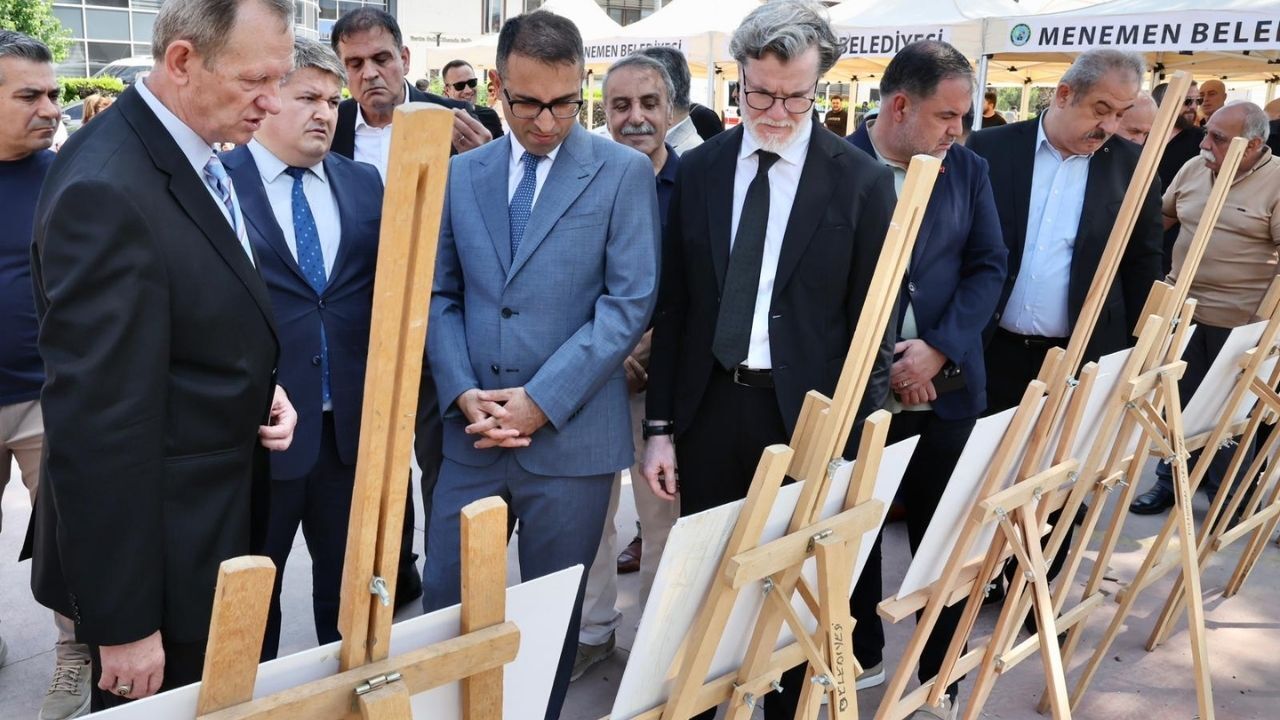 Kurtuluş Savaşı döneminde Menemen'de katledilen Kaymakam Kemal Bey ve 929 şehit, acı dolu işgal yıllarının 107. yıl dönümünde anıtı başında dualarla yad edildi.