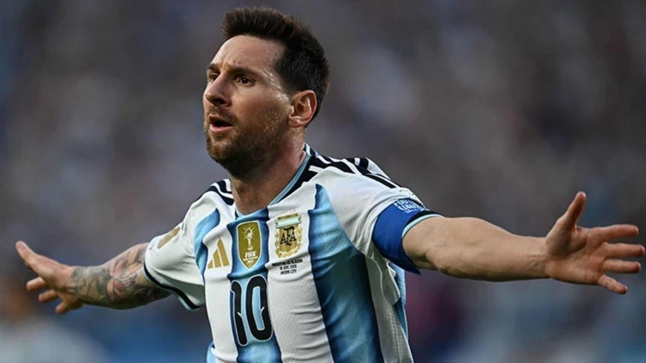 Arjantinli efsane Lionel Messi, turnuvadaki toplam gol sayısını 17'ye çıkararak kırılması imkansız görünen tarihi rekoru tek başına ele geçirmeyi başardı.