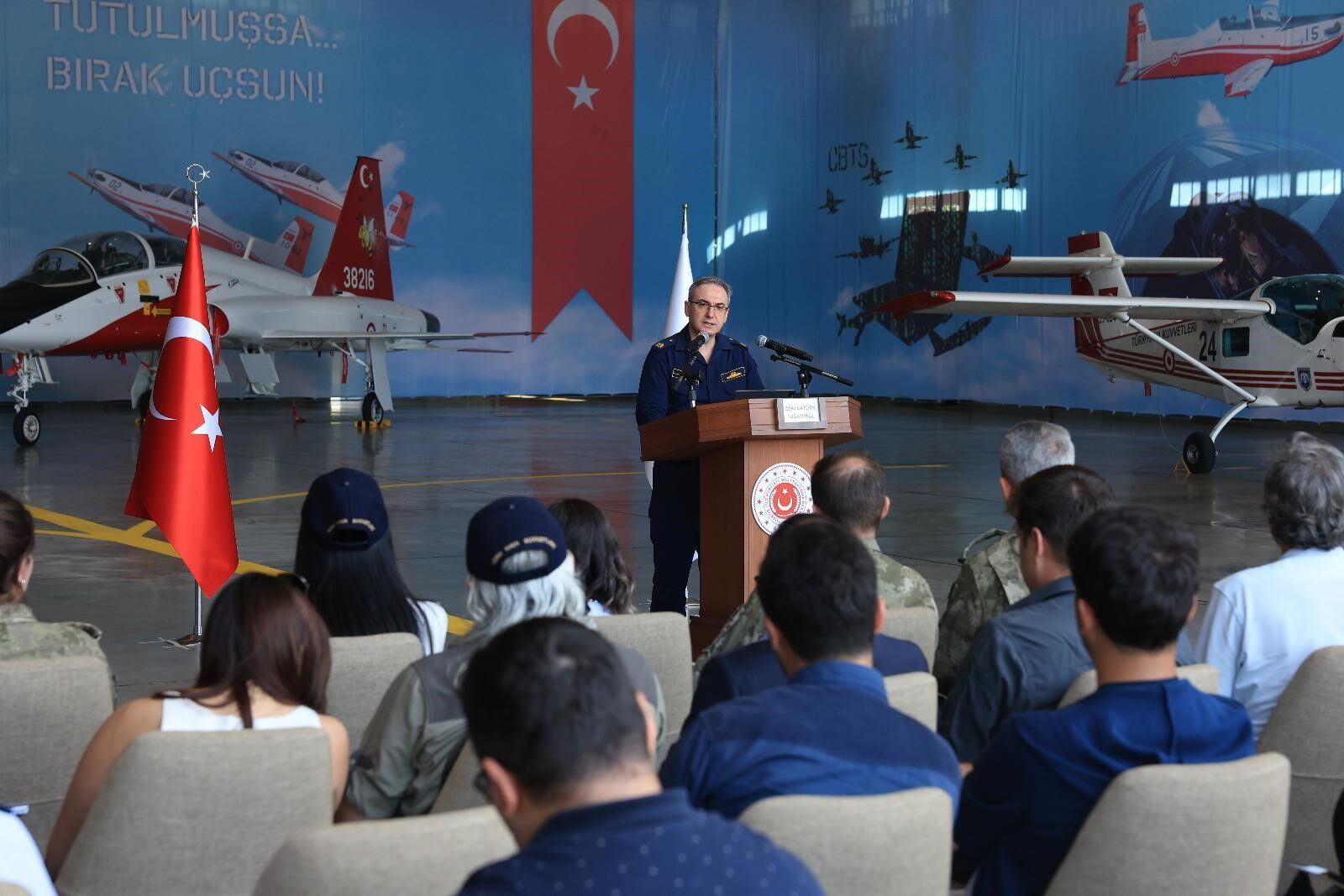 Haftalık bilgilendirme toplantısında konuşan MSB, envantere giren yeni mühimmatları müjdelerken sınır güvenliği ve Denizkurdu Tatbikatı hakkında önemli veriler aktardı.