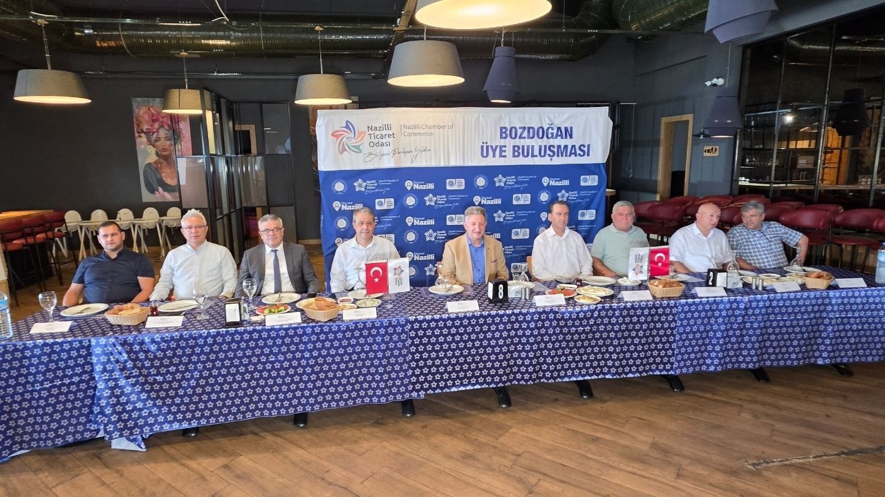 Nazilli Ticaret Odası Bozdoğan üye buluşmasında konuşan Nuri Arslan, bölgeyi kalkındıracak yeni OSB yatırımı ve coğrafi işaretli yerel ürünlerin müjdesini paylaştı.