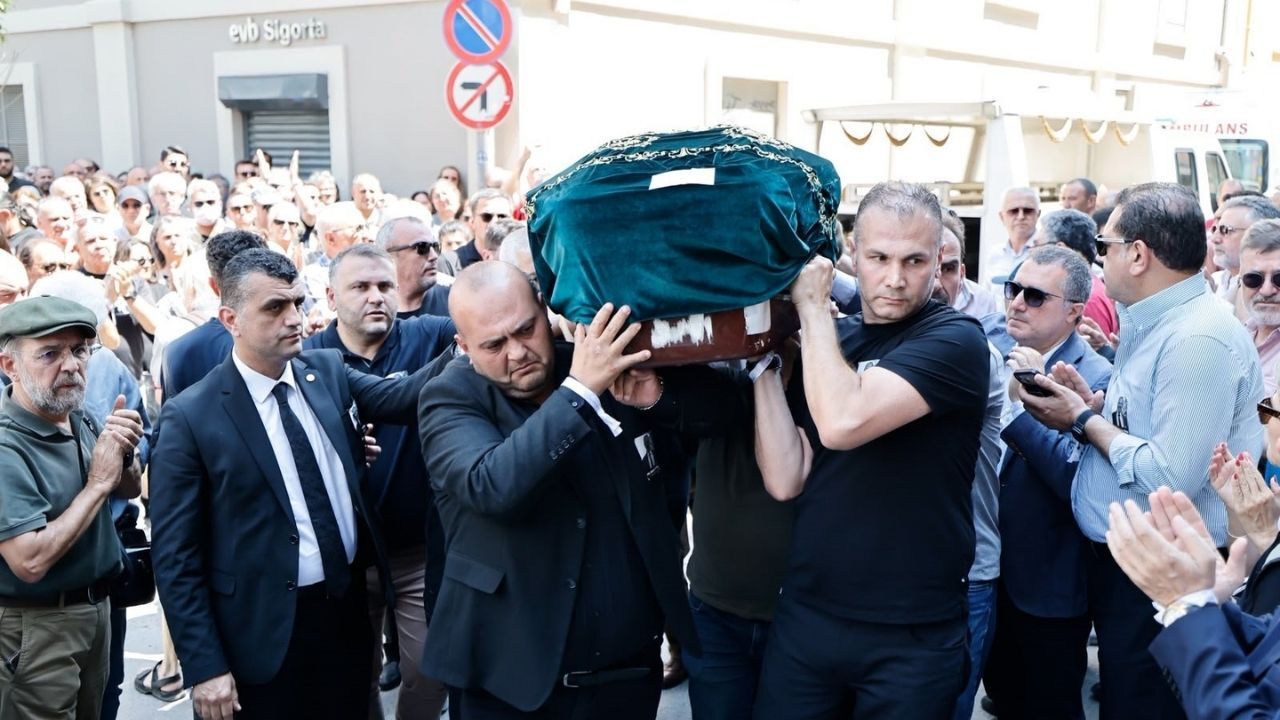 İzmir Barosunun sembol isimlerinden Özkan Yücel son yolculuğuna uğurlandı. Meslektaşları ve Türkiye Barolar Birliği Başkanı Sağkan törende duygu dolu anlar yaşadı.