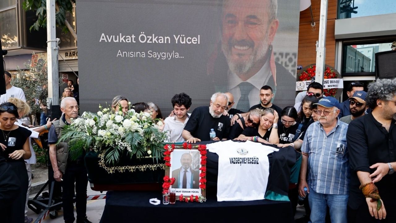 İzmir Barosunun sembol isimlerinden Özkan Yücel son yolculuğuna uğurlandı. Meslektaşları ve Türkiye Barolar Birliği Başkanı Sağkan törende duygu dolu anlar yaşadı.