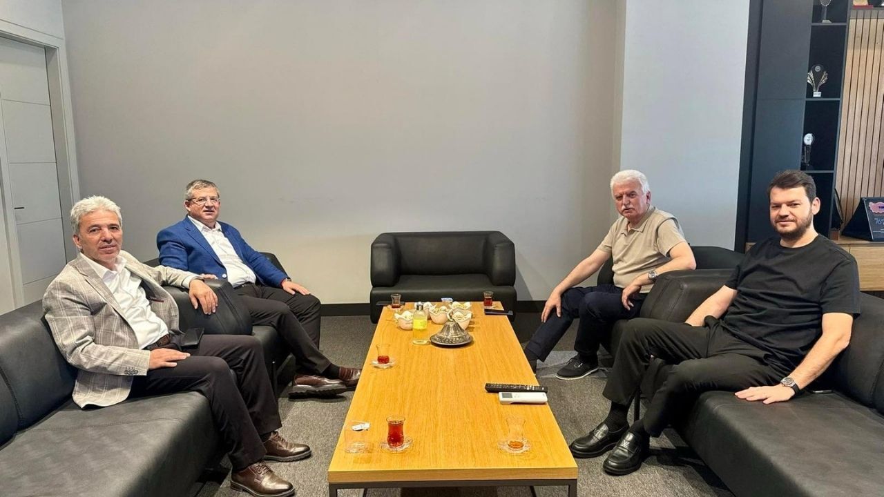 AK Parti Denizli İl Başkanı Muhammet Subaşıoğlu, iş dünyasının önde gelen isimlerine bir dizi ziyaret gerçekleştirdi. Başkan Subaşıoğlu ziyaretleri sonrasında açıklama yaparak; “Denizli’yi daha da ileriye taşımak için iş dünyamızla omuz omuza, ortak akılla çalışmaya devam edeceğiz” diye konuştu.