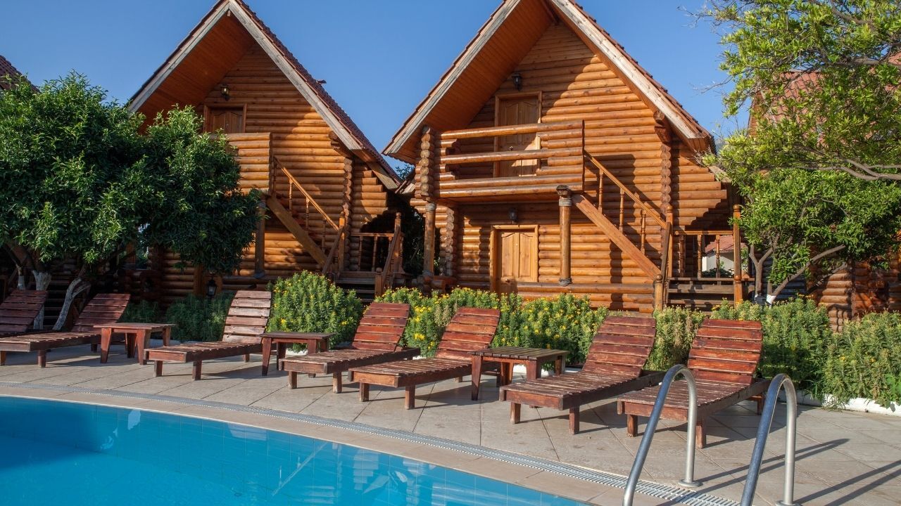 Yaz tatilinde dolandırıcılık vakaları yüzde 114 arttı! Sosyal medyadaki sahte bungalov ilanlarına, otel rezervasyon krizlerine ve araç kiralama tuzaklarına karşı bilmeniz gereken kritik uyarılar burada.